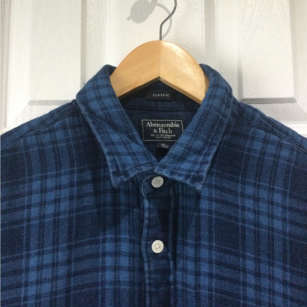 Abercrombie & Fitch Navy Plaid Woven Flannel Button Down Shirt - Picture 4 of 6